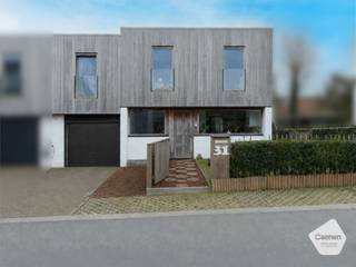 Deze prachtige halfopen woning biedt comfort, ruimte en een uitstekende ligging op een steenworp van de Plaatsduinen van Oostduinkerke. Met een bewoonbare oppervlakte van 214 m² is dit een ideale woning voor een groot gezin, voor wie graag veel ruimte heeft of voor wie wonen en werken wil combineren.<br /><br />De woning beschikt over <strong>5 slaapkamers</strong>, waarvan <strong>3 vaste slaapkamers en 2 slaapkamers die eenvoudig kunnen worden opengemaakt tot één grote, open polyvalente ruimte</strong>. Deze ruimte leent zich perfect als atelier, hobbyruimte, praktijkruimte voor een vrij beroep, bureau, speelkamer of creatieve studio.<br /><br />Daarnaast beschikt de woning over een <strong>master bedroom met ensuite badkamer</strong> voor extra privacy en comfort, een <strong>tweede badkamer met ruime inloopdouche</strong>, een <strong>volledig geïnstalleerde keuken</strong> en een <strong>ruime garage</strong> met plaats voor een gezinswagen, fietsen, wasmachine en extra bergruimte.<br /><br />De<strong> gunstige oriëntatie</strong> en<strong> rustige ligging</strong> zorgen ervoor dat de zuidgerichte tuin een aangename plek vormt om te ontspannen of gezellig samen te zijn.<br />Door de ruime woonoppervlakte en de mogelijkheid om twee kamers samen te voegen, past deze woning zich vlot aan verschillende woonbehoeften aan: van gezinswoning tot woning met extra werk-, hobby- of praktijkruimte.<br /><br /><strong>Interesse in deze veelzijdige woning op een rustige toplocatie? Neem gerust contact op voor meer informatie of een bezoek ter plaatse.</strong>