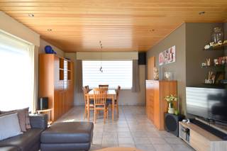Welkom in deze charmante woning, rustig gelegen in een doodlopende straat te Harelbeke.Hier woont u in alle sereniteit en privacy, terwijl u toch...
