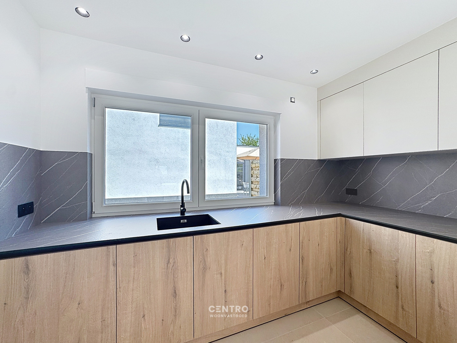 Gerenoveerde woning met 4 slpks, ZUIDger. tuin en ruime garagebox! - foto 5