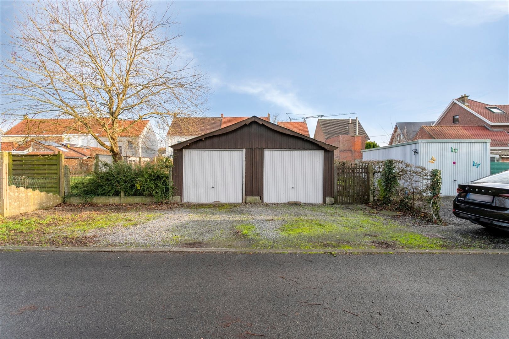 2 te renoveren woningen met tuin, uitweg en garages - foto 3