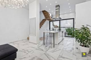 Hedendaagse woning met 2 à 3 slaapkamers en stadstuin!Deze oogstrelende en instapklare woning met gunstig EPC (B) werd anno 2017 hoogwaardig...