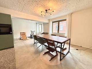 Welkom in dit stijlvolle en ruime appartement van maar liefst 135 m², gelegen op een toplocatie in het bruisende centrum van Hasselt, vlak aan...