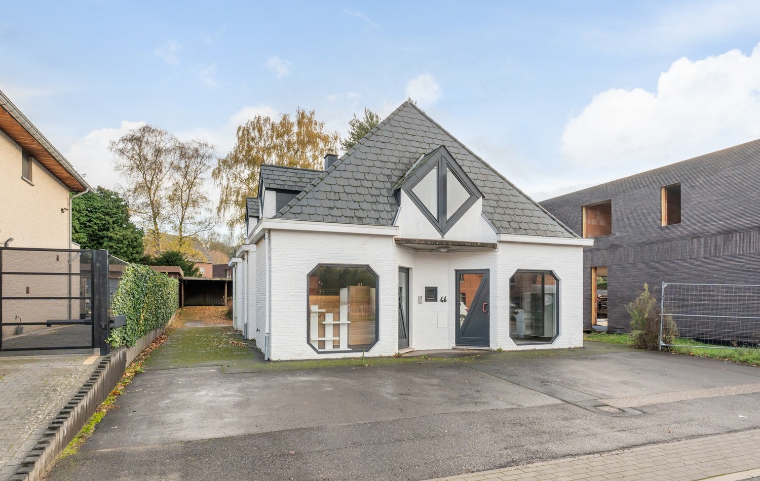 Mooie woning met onderaan een handelsruimte en boven een woonst, gelegen te Rotselaar op een perceel van 6 are 60 centiare. - foto 1