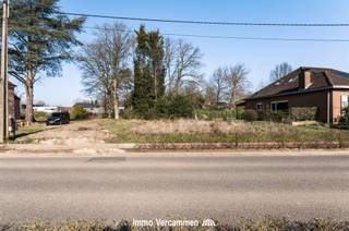 Terrain de villa unique situé sur un véritable emplacement A à Sint-Katelijne-Waver. Ce beau terrain parfaitement orienté sud-est avec une superficie...