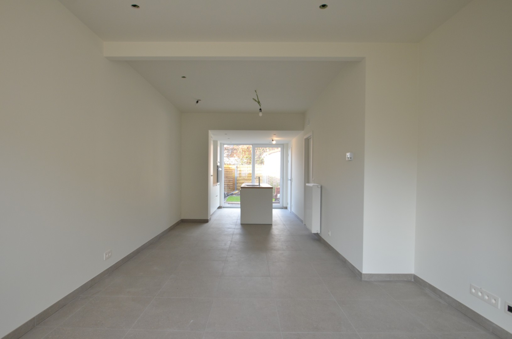 Volledig gerenoveerde woning met 3 slaapkamers en gezellig tuintje gelegen in het dorp van Zeebrugge. - foto 3