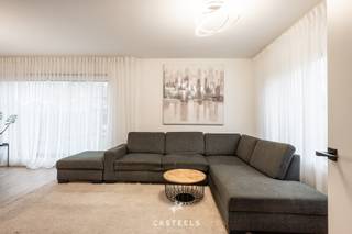 Ben je op zoek naar een moderne en energiezuinige woning waar je meteen kan intrekken?Deze halfopen woning aan de Laarnebaan combineert een recente...