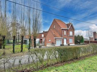 Landelijk doch centraal gelegen (Zilverberg) perceel bouwgrond met een af te breken woning + tal van mogelijkheden.Het perceel geniet van een open...