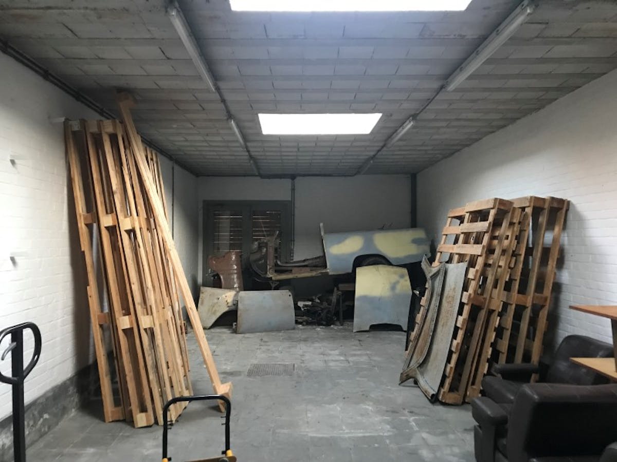 Warehouse of approx. 70 m² for rent near the center of Roeselare - photo 4