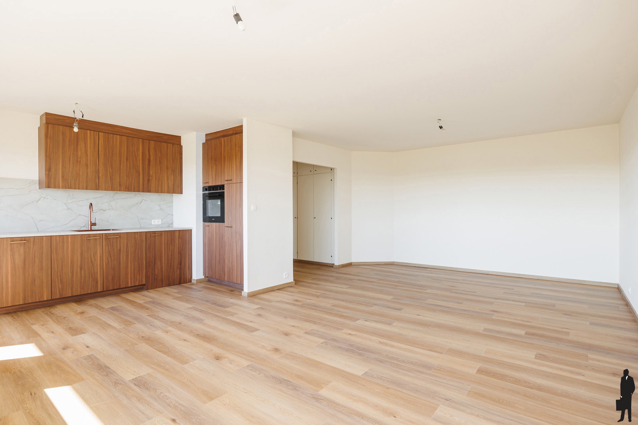 Gerenoveerd appartement met 2 slpks &amp; dubbele garage  - foto 5