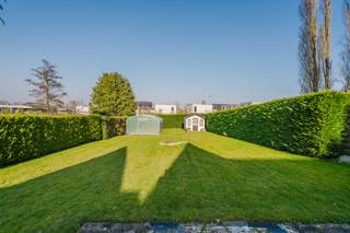 Halfopen woning met grote tuin en tal van mogelijkheden in MarkeIn de rustige en vlot bereikbare Kleine Pontestraat in Marke bevindt zich...