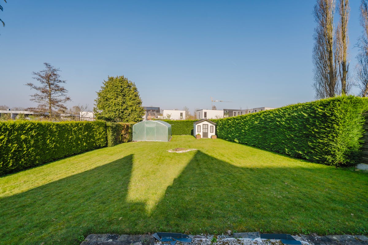 Te renoveren huis te koop met grote tuin, 3 slpk en garage - foto 3