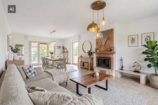 Bent u op zoek naar een huis met veel potentieel nabij de charmante dorpskern van Tiegem (Anzegem)? Deze ruime gezinswoning biedt alles wat u nodig heeft. <br /><br />Met een royale grondoppervlakte van ca. 1.065m², vier slaapkamers, een inpandige garage en een grote, zonnige tuin is dit de ideale plek voor een gezin. <br /><br />Het huis is gelegen op een gunstige ligging. U geniet van een vlotte bereikbaarheid naar lokale winkels, bakkers en slagerijen, en bent bovendien in een mum van tijd op de E17.<br /><br />Kortom: bent u op zoek naar een huis met veel ruimte en mogelijkheden in regio Anzegem? Mis deze kans niet en maak nu jouw afspraak!<br /><br />INDELING<br /><br />Gelijkvloers:<br />Inkomhal - slaapkamer 1/bureau - lichtrijke leefruimte met houthaard - ingerichte keuken - badkamer (toilet, douche, lavabo) - inpandige garage met berging en wasplaats - ruime, zonnige tuin met terras - apart bijgebouw met dubbele garage<br /><br />Eerste verdiep:<br />Nachthal - slaapkamer 1 - toilet - slaapkamer 2 - slaapkamer 3<br /><br />ALGEMENE INFO <br /><br />- Dubbel glas ( Afzelia hout)<br />- Rolluiken<br />- Regenwater: 10.000L<br /><br />TROEVEN<br /><br />- Gunstige ligging nabij invalswegen<br />- Mooi goed onderhouden eigendom<br />- Gunstig EPC<br /><br />Interesse in deze woning? Maak dan zeker uw afspraak voor deze woning te koop in Anzegem via 0472 18 64 20 of matisse.vandererven@dewaele.com.<br /><br />De eigendom wordt aangeboden via de Pre-sale formule. Op 09/09/2026 tussen 17:30 en 19:00 kan u het huis op afspraak komen bezichtigen en een bod uitbrengen. De vermelde prijs is een instelprijs. Voor meer info, gelieve contact op te nemen met de dossierverantwoordelijke.<br /><br />Bestuursmaatregelen in het maatregelenregister: in aanvraag<br /><br />Deze AI-visualisaties zijn bedoeld als inspiratie. Er werd geen rekening gehouden met technische specificaties, stedenbouwkundige voorschriften of de concrete mogelijkheden tot realisatie.