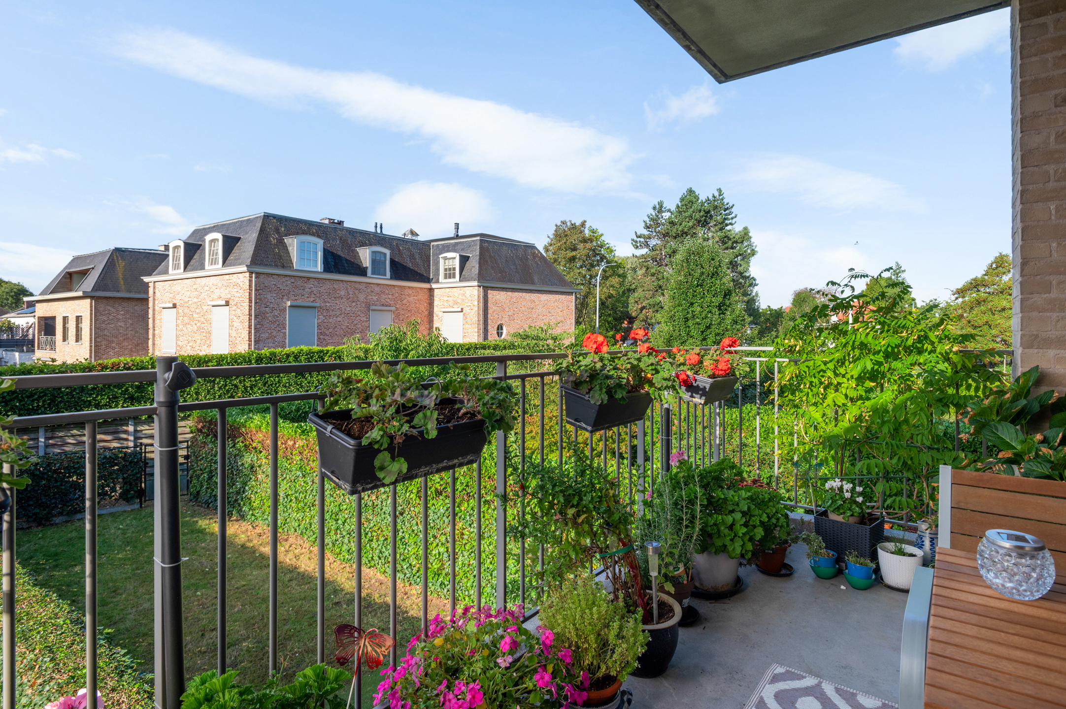 Recent twee-slaapkamer appartement met terras en garage - foto 4
