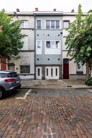 Te renoveren, ruime woning met 4 slaapkamers, tuinterras en kleine garage (elektriciteit goedgekeurd, 171 m² bruikbare vloeroppervlakte volgens EPC...)