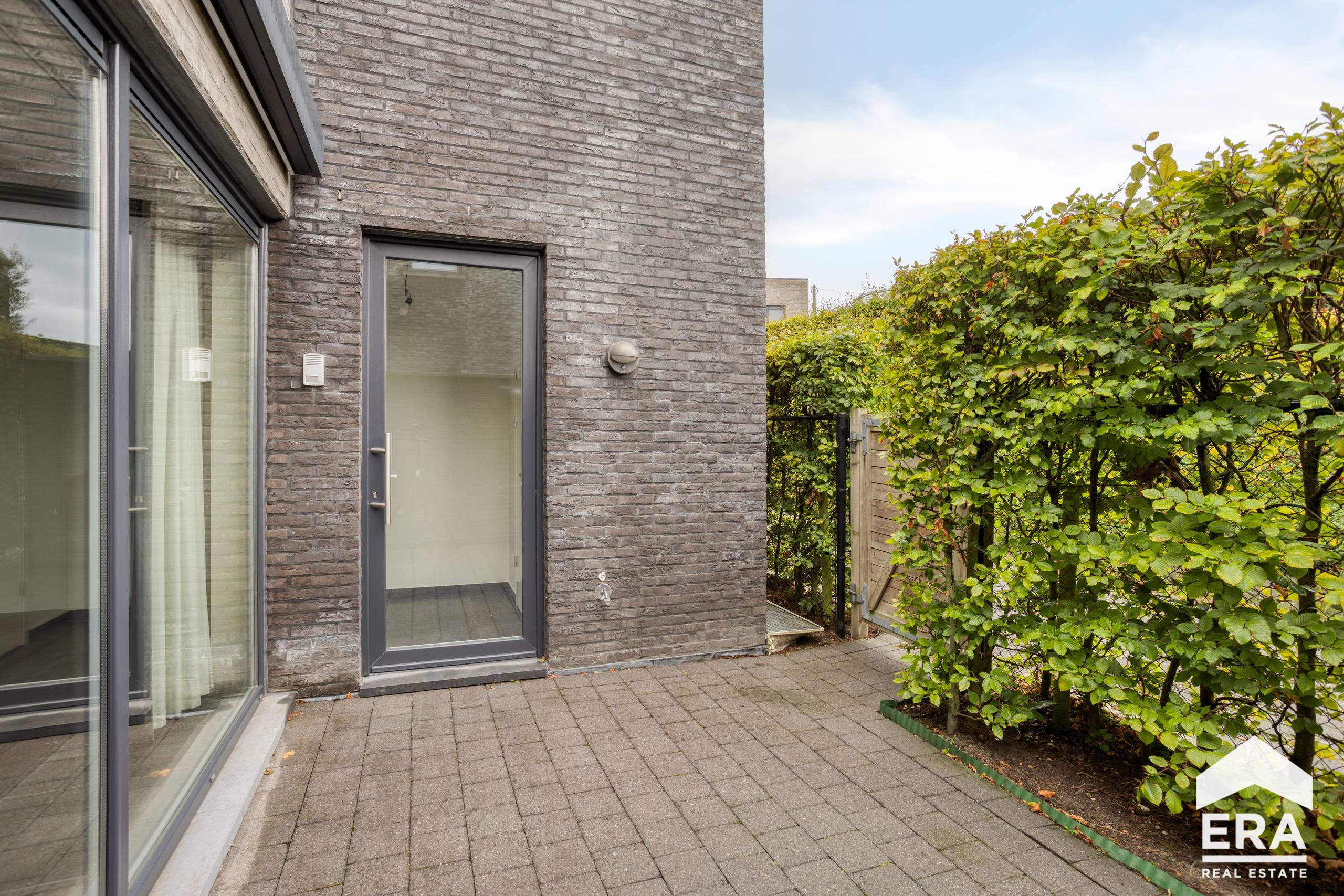 Instapklare 3 slaapkamerwoning met dubbele garage te Tielt. - foto 3