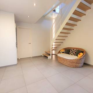 Ligging:De woning is goed gelegen op wandelafstand van het centrum van Geel. Winkels, openbaar vervoer en scholen zijn op enkele minuutjes terug te...