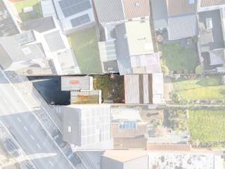 <p>Op zoek naar de ideale plek om uw droomwoning te realiseren? Deze bouwgrond in Gijzegem biedt een uitstekende opportuniteit voor het oprichten van een gesloten bebouwing, gelegen op een bijzonder gunstige locatie nabij een belangrijke invalsweg. Hierdoor geniet u van een vlotte bereikbaarheid richting Aalst, Dendermonde en omliggende gemeenten.</p>

<p>Het perceel heeft een oppervlakte van 176 m² en is perfect geschikt voor een moderne en energiezuinige gezinswoning. Dankzij de doordachte ligging combineert deze bouwgrond praktische bereikbaarheid met een aangename woonbeleving.</p>

<p>Een extra troef is het mooie zicht op groen, wat zorgt voor een rustgevend gevoel. Winkels, scholen en openbaar vervoer bevinden zich in de directe omgeving en zijn vlot bereikbaar.</p>

<p>Kortom, deze bouwgrond vormt de perfecte basis voor wie op zoek is naar een goed gelegen perceel met potentieel, in een aangename en groene omgeving.<br /><br />P-score: B<br />G-score: B</p>

<p>Interesse? Neem gerust contact op voor meer informatie op 053 41 20 25.</p>