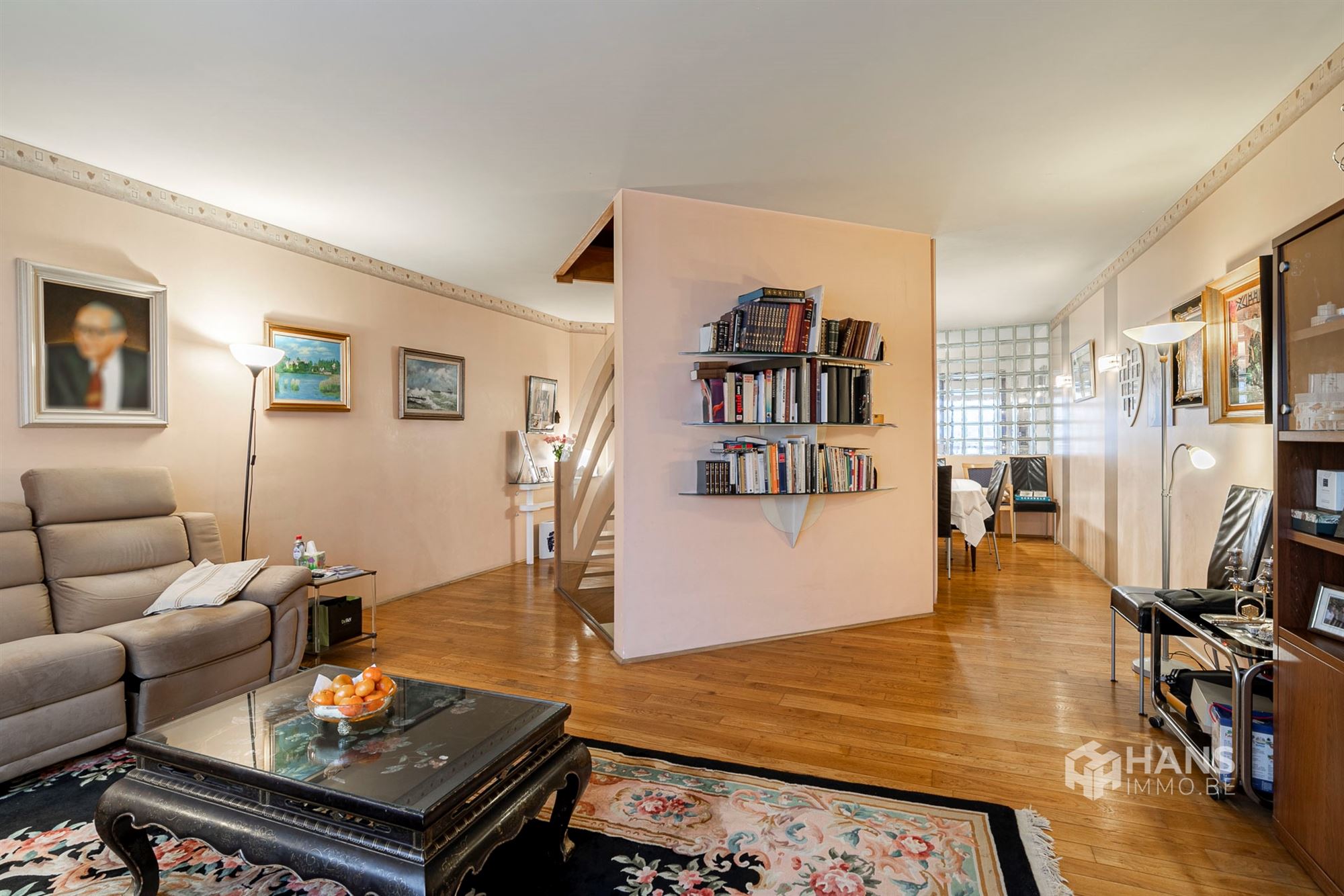 Ruime stadswoning (364 m²) met 7 slaapkamers, 3 badkamers en buitenruimte (30 m²) in Antwerpen (2018). - foto 3