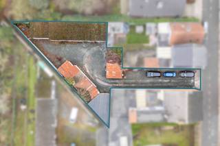 Bent u op zoek naar een interessante investering in het centrum van Ternat (Sint-Katherina-Lombeek)?Wij bieden u deze (bouw)grond met achterliggende...