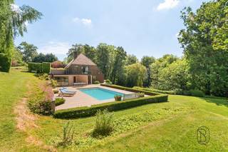 Timeless villa set on an exceptional plot of over 1 hectare in Ronse, offering breathtaking views and complete privacy.The property combines...
