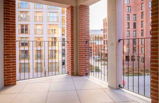 <div>
<div>
<div>
<div>
<div>
<div>
<div>
<div>
<div>
<div>
<div><span>Telefoon: 02 318 18 08 - The Scarlet Project is gevestigd op de site van Tour &amp; Taxis in het Iconic Park Lane project. Het project werd ontworpen door noA Architects, die samenwerkten met Sergison Bates en awg aan het concept en het ontwerp van Park Lane. Het gebouw telt 6 verdiepingen en 28 appartementen (1-2 &amp; 3 slaapkamers), die allemaal ruime woonkamers met een hoogwaardige afwerking bieden, evenals prachtige terrassen met uitzicht op de tuinen van het project of het Tour &amp; Taxis park.</span></div>
</div>
</div>
</div>
</div>
</div>
</div>
</div>
</div>
</div>
</div>
Het project, uitgerust met zonnepanelen, driedubbele beglazing en een systeem voor regenwaterrecuperatie, zal u de beste energieprestaties bieden.<br />Een gegarandeerd vlekkeloze investering in deze gerevitaliseerde buurt!