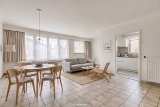 Découvrez cet appartement économe en énergie d'environ 74 m² situé sur le Roederdelft à Merksem. Situé au premier étage, vous pourrez profiter d'une maison lumineuse avec une consommation d'énergie exceptionnellement faible. Cette propriété est idéale pour ceux qui recherchent confort et durabilité dans un emplacement central.<br /><br />L'aménagement de cet appartement à Merksem :<br />- Hall d'entrée : accès central à toutes les pièces.<br />- Surface habitable : lumineuse grâce au bâtiment mitoyen.<br />- Cuisine : meublée de manière fonctionnelle avec tout le confort.<br />- 2 chambres : chambres entièrement équipées et très lumineuses<br />- Salle de bain : bien entretenue et entièrement équipée.<br />- Rangement au sous-sol : rangement privé inclus.<br />- 2 garages : deux box de garage intérieurs inclus<br /><br />Détails :<br />- Label EPC exceptionnel A<br />- 14 panneaux solaires privés (installés en 2016)<br />- Protection solaire avant<br />- Le toit plat du bâtiment a été récemment rénové<br /><br />L'emplacement à Merksem est un atout absolu : vous vivez dans une rue calme avec une excellente accessibilité au périphérique d'Anvers. Les commerces, les écoles et les transports en commun sont accessibles à pied. Une opportunité unique pour ceux qui souhaitent acheter une maison prête à emménager et tournée vers l'avenir.<br /><br />Intéressé par cette propriété à vendre à Merksem ? Dewaele Merksem, Lambrechtshoekenlaan 183, se fera un plaisir de vous aider. Contactez-nous pour une visite ou une estimation gratuite de votre propriété à l'adresse yannick.schnorbusch@dewaele.com.<br /><br />CPE : 43 kWh/m² / CU : 20260420-0003850920-RES-1<br />CPE : <br /><br />Registre des mesures: non