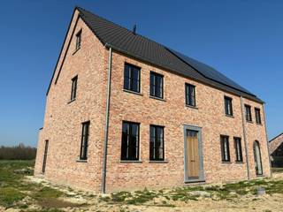 Ontdek deze prachtige halfopen bebouwing op een royaal perceel van 650 m², gelegen in de Baaigemstraat te Gavere. Geniet van een mooie ligging met...