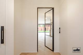 ! Eindejaarsactie: bij aankoop van deze woning wordt de volledige verlichting t.w.v. € 12.000,00 voorzien!*Ontdek deze stijlvolle halfopen...