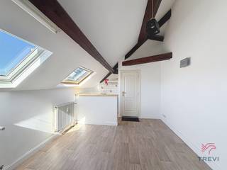 SAINT-GILLES – in de wijk Janson, dicht bij alle voorzieningen (openbaar vervoer en winkels), ideaal voor studenten. Studio van ± 20 m² op de...