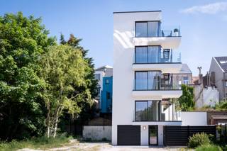 Het voormalige, karaktervolle “Parkhotel” is met oog voor detail en behoud van authentieke elementen getransformeerd tot een exclusieve...