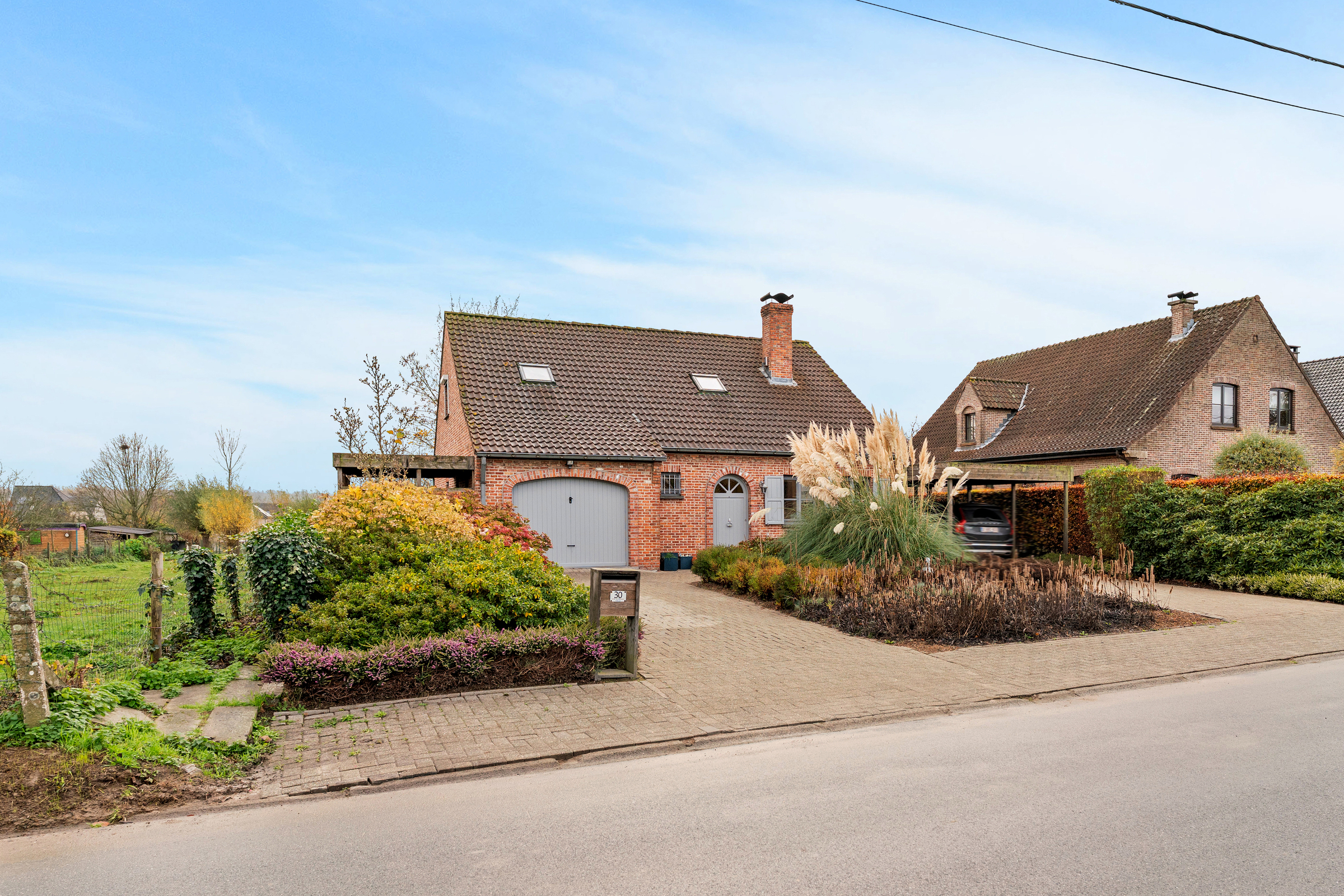 Villa met 1000 m² tuin, 5 slpkmrs en zonnepanelen - foto 1