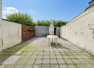 Gezellige gesloten bebouwing met KOER en BERGRUIMTE, ideaal gelegen nabij het CENTRUM van Oudenaarde en perfect als STARTERSWONING...