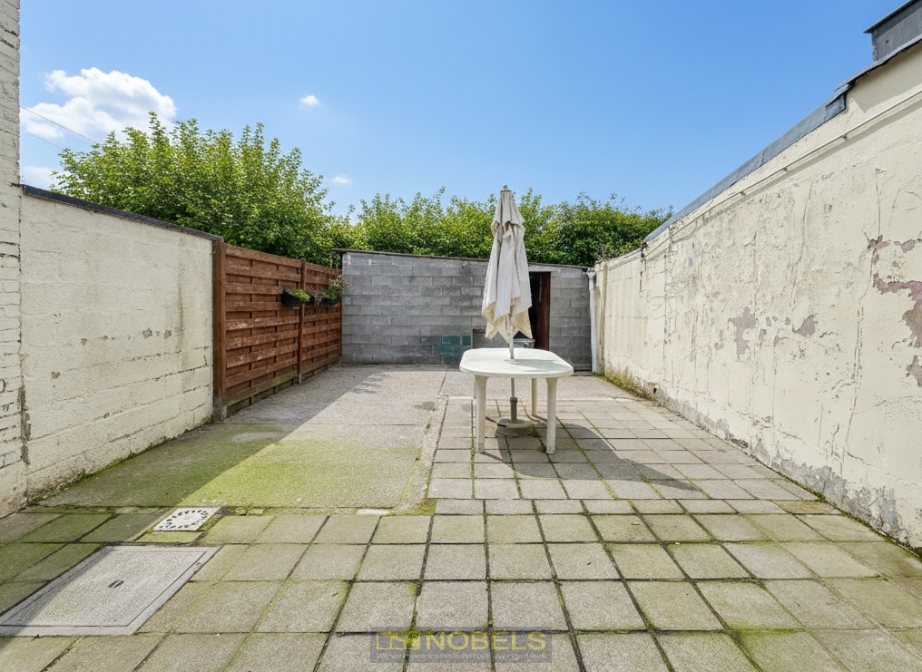 Te koop, Betaalbare starters- /gezinswoning met koer op gunstige ligging te Oudenaarde! - foto 2