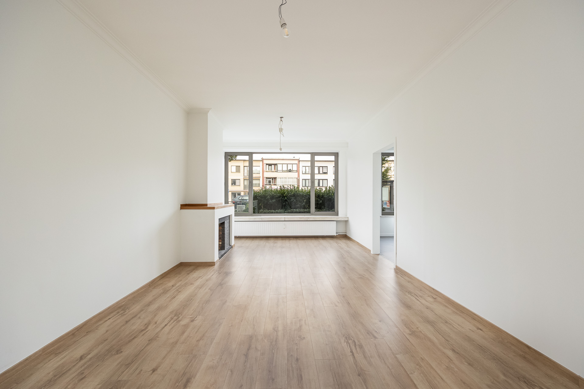 Instapklaars gelijkvloersapp met 2 slaapkamers + garagebox - foto 1