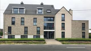 Wil u graag investeren in studentenvastgoed? Dan is dit uw kans.<br /><br />De studentenkamers zijn gelegen op wandelafstand van de campus Thomas More/KUL te Geel.<br />Er is de mogelijkheid tot aankoop van 1 of meerdere kamers in een gebouw van totaal 30 kamers.<br /><br />De kamer is standaard voorzien van een bed, kledijkast, bureautafel met ladeblok en een boekenrek.<br />Elke kamer heeft eigen sanitair met douche, toilet en wastafel.<br />De keuken is telkens gemeenschappelijk.<br /><br />De residentie is gebouwd volgens de recente normen van huisvesting, energie en brandveiligheid.<br /><br />Verder is er een ruime parking en verlichte fietsenberging achteraan.<br /><br />Deze kamers worden aangeboden met een gegarandeerd rendement.<br /><br />Heeft u interesse? Contacteer ons via het nummer 014 58 02 08.