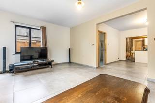 <p><span>Gerenoveerde woning op zalige, rustige ligging te Balen</span></p><p><span> </span></p><p><span>Belangrijkste troeven:</span></p><p><span>- Gerenoveerd en instapklaar</span></p><p><span>- Asbestveilig</span></p><p><span>- GEEN renovatieplicht</span></p><p><span>- Elektriciteit conform</span></p><p><span>- Verwarming vernieuwd met vloerverwarming</span></p><p><span>- Fantastische, rustige ligging in groene, natuurlijke omgeving</span></p><p><span>- Ruim bijgebouw met potentieel voor garage, werkhuis,...</span></p><p><span>- Zuidgerichte, onderhoudsvriendelijke tuin</span></p><p><span> </span></p><p><span>Bekijk zeker ook onze grondplannen met afmetingen. Zo krijgt u van thuis uit al een perfect beeld van wat deze woning te bieden heeft!</span></p><p><span> </span></p><p><span>Wenst u meer info of een vrijblijvende bezichtiging, contacteer dan ons kantoor op het nummer 014 39 99 99 en wij helpen u graag verder.</span></p>