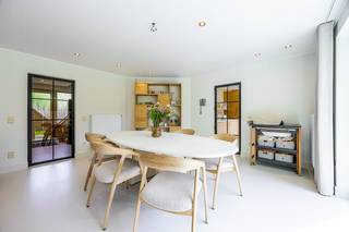 ALLEENSTAANDE VILLA omgeven door groen, mooi rustig gelegen, nabij centrum Leffinge. Deze woning heeft een knappe grondoppervlakte van 800 m²...