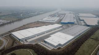 À louer : entrepôts logistiques de dernière génération situés au cœur du Trilogiport de Liège, Rue du Trilogiport 23–25.Deux unités disponibles,...