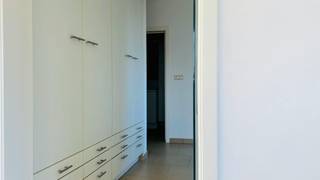 Bent u op zoek naar een nieuwe thuis in de hoofdstad van de smaak? Dit recent gerenoveerd appartement is nu beschikbaar voor verhuur. Gelegen in...