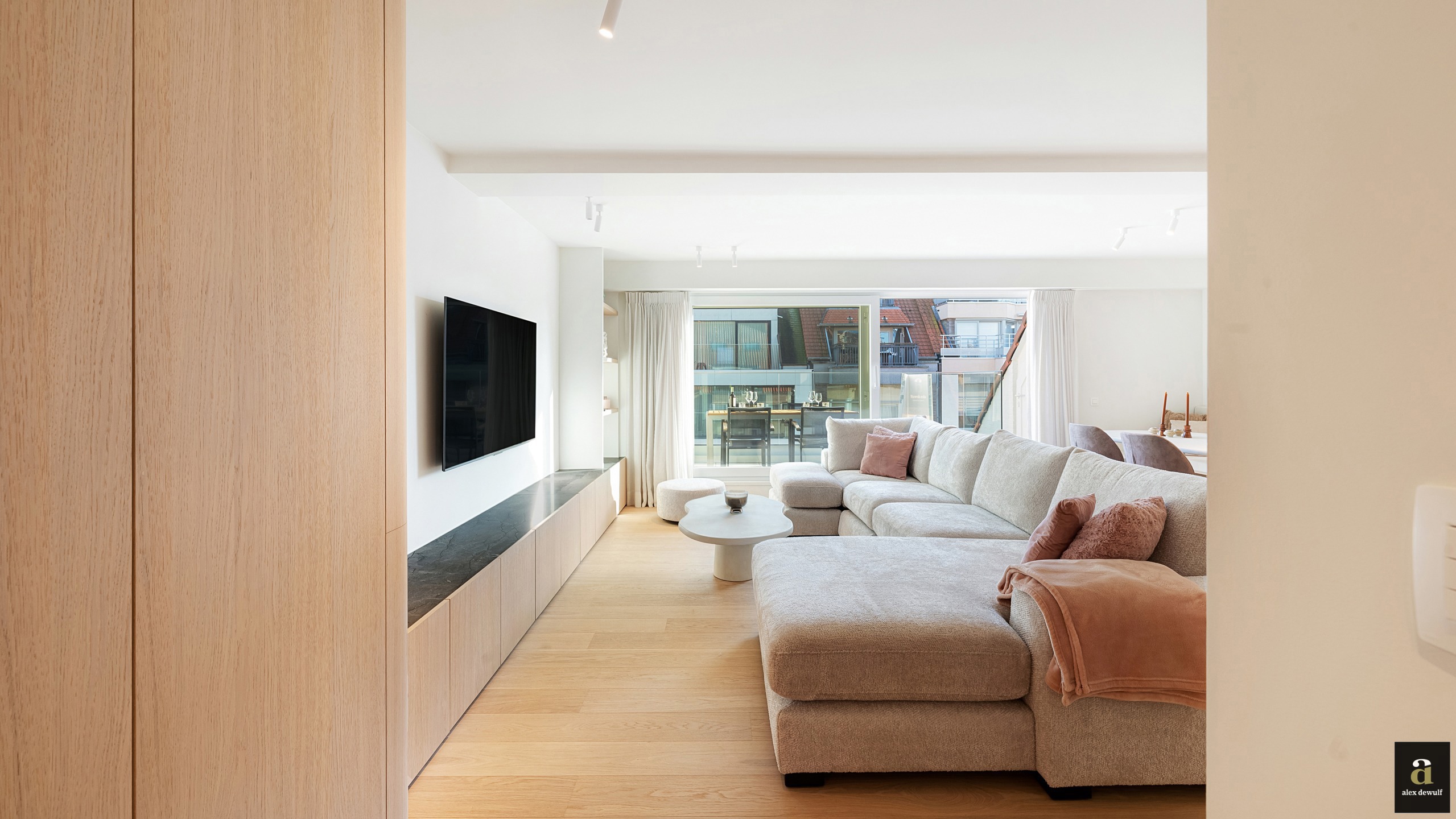 Luxueus gerenoveerd duplexappartement met drie slaapkamers - foto 4