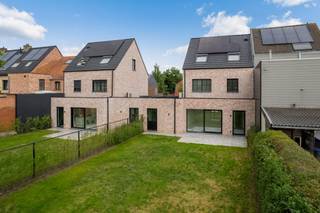 Rustig wonen in het hart van alles – instapklare gezinswoning met karakter en comfort.In een rustige, kindvriendelijke buurt en toch overal vlakbij –...