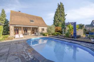 Layout as follows:- Entrance hall with guest toilet- Access to the office space through the entrance hall.- Large living space with lots of light...