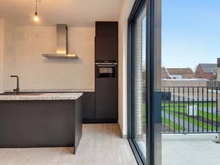 Cet appartement neuf moderne situé au Schranshoevelaan 8, Bâtiment C, boîte 1.3 dispose d’un séjour spacieux et lumineux avec cuisine...