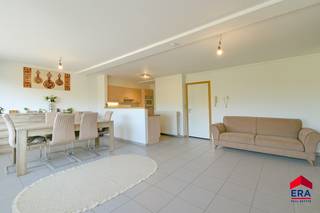 In het bruisende hart van Eeklo, maar toch verrassend rustig gelegen, bevindt zich dit charmante en energiezuinige 2-slaapkamerappartement op...