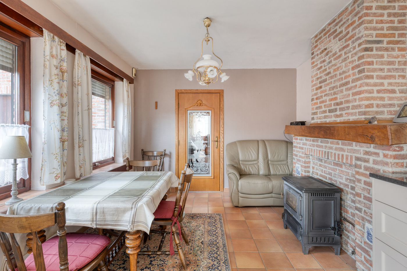 Op te frissen woning met 3 slaapkamers in hartje Kruibeke - foto 4