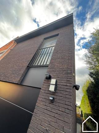 Centrum Ieper – Recente instapklare gezinswoning met energieprestatie label AGelegen in een rustige en intieme omgeving, maar toch in het centrum van...