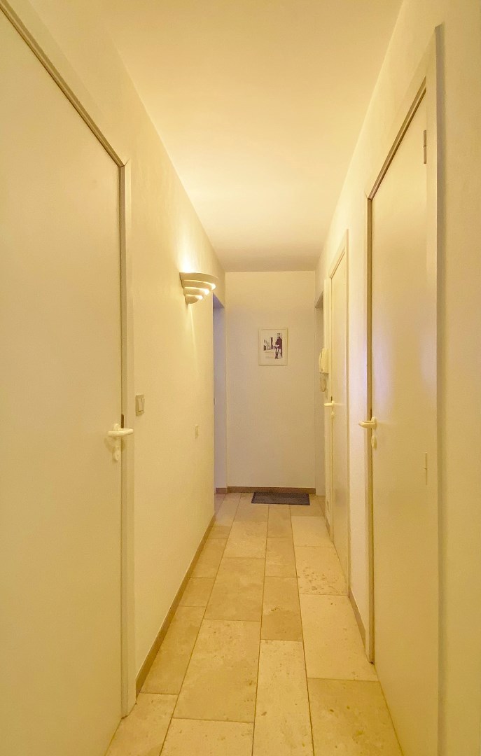 Ieper - Ruim instapklaar appartement met terras op centrale ligging - met garage - foto 2