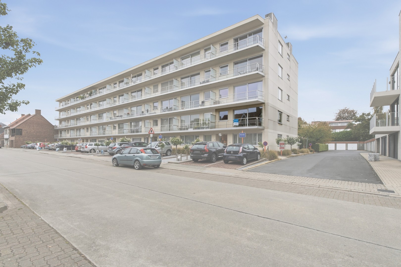 Volledig gerenoveerd appartement met 2 terrassen en garage te centrum Roeselare! - foto 1