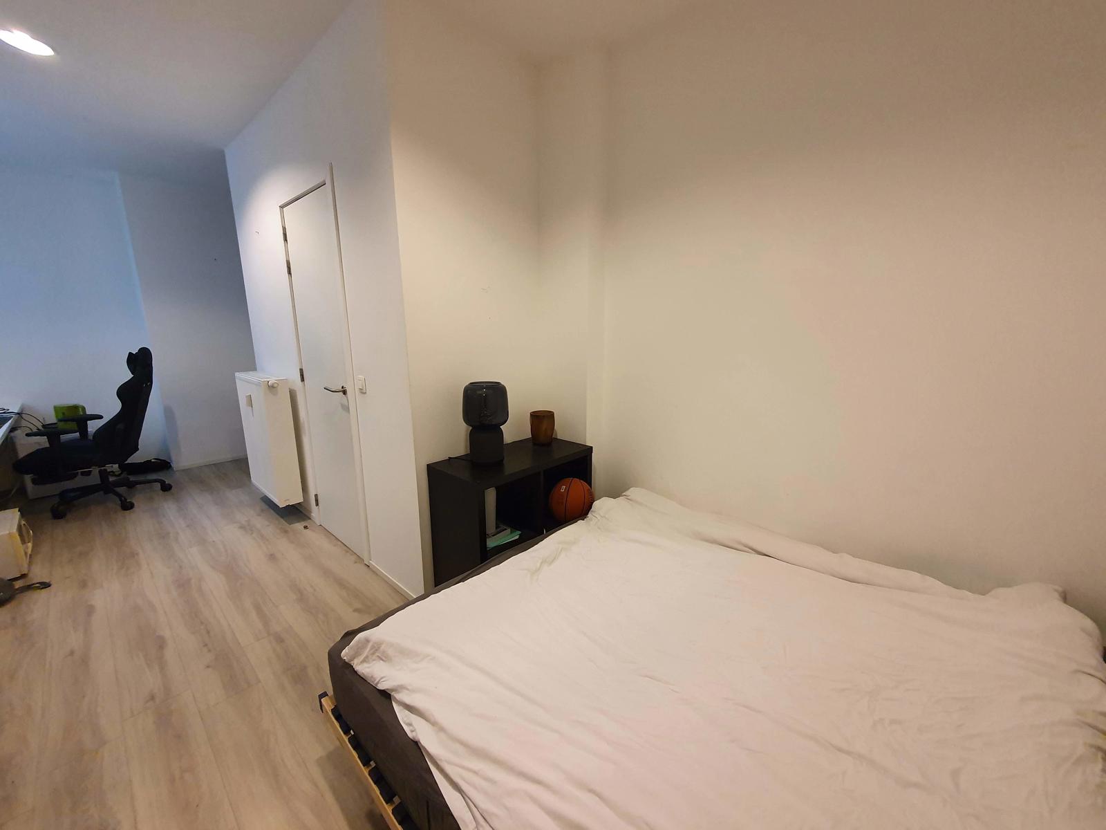 Grote moderne studentenkamer met eigen badkamer - foto 5