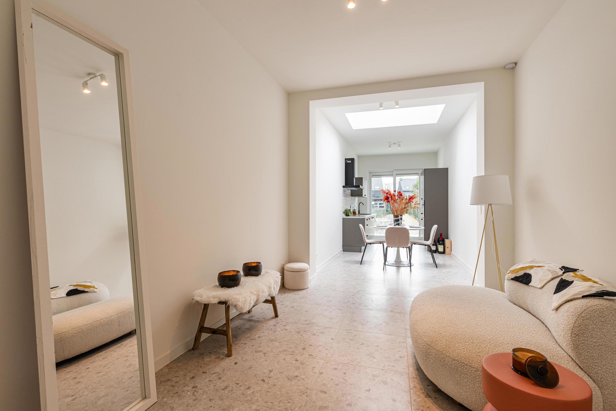 Totaal gerenoveerde woning met 3 slaapkamers, tuin en garage. - foto 4